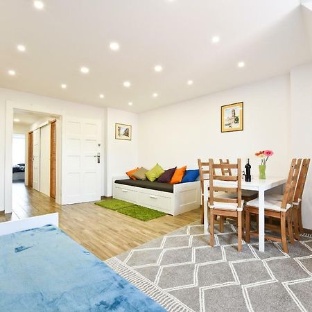 Apartament Centrum Z Miejscem Parkingowym Thorn Exterior foto