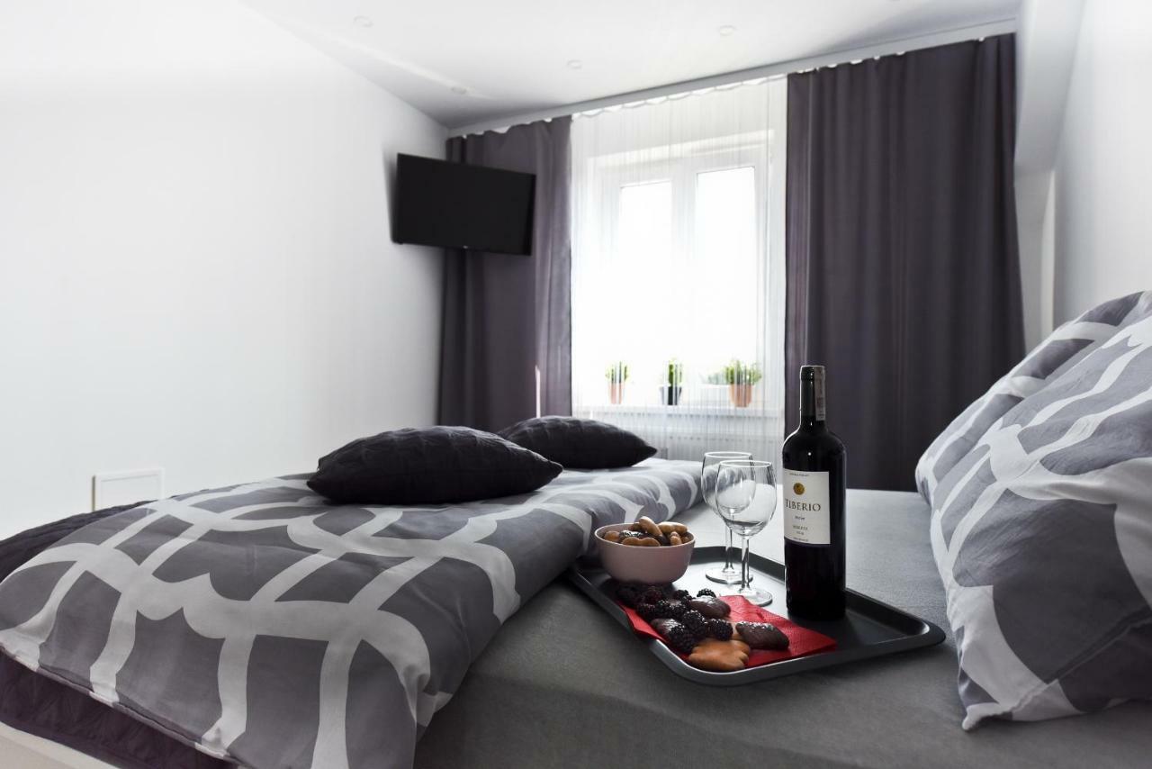 Apartament Centrum Z Miejscem Parkingowym Thorn Exterior foto