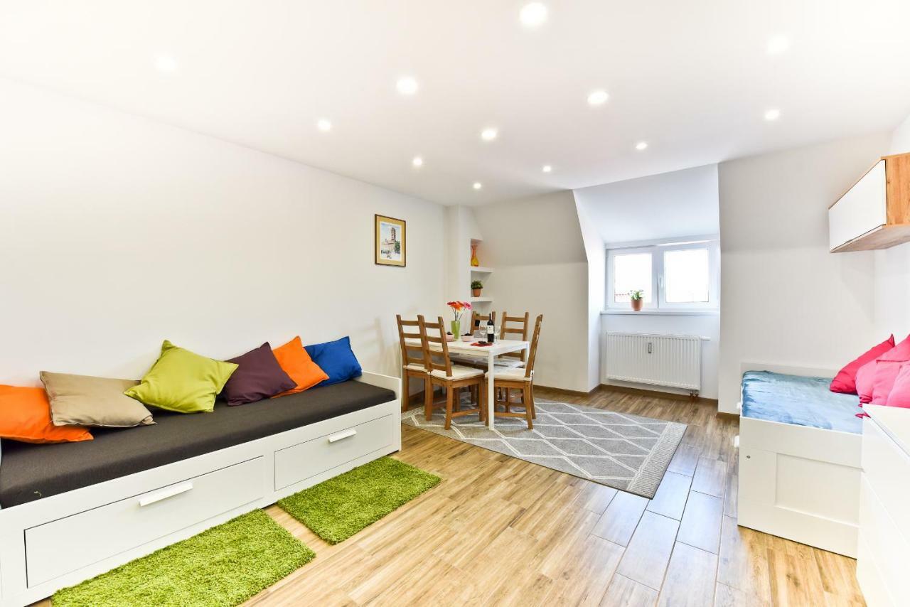 Apartament Centrum Z Miejscem Parkingowym Thorn Exterior foto