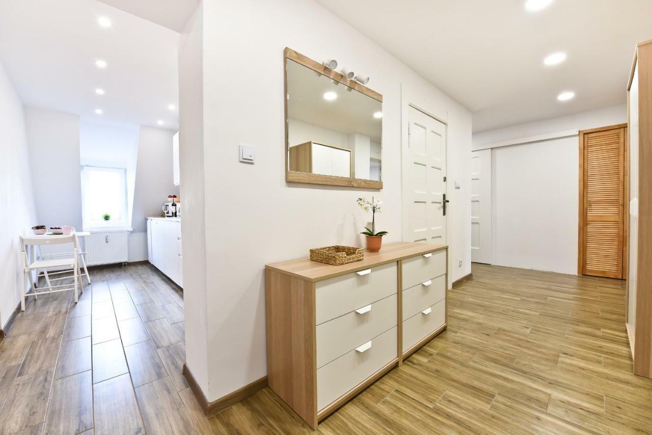 Apartament Centrum Z Miejscem Parkingowym Thorn Exterior foto