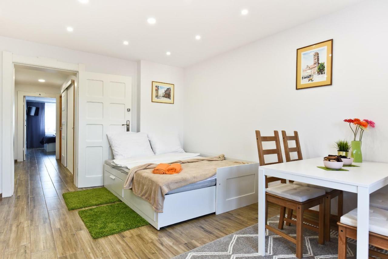 Apartament Centrum Z Miejscem Parkingowym Thorn Exterior foto